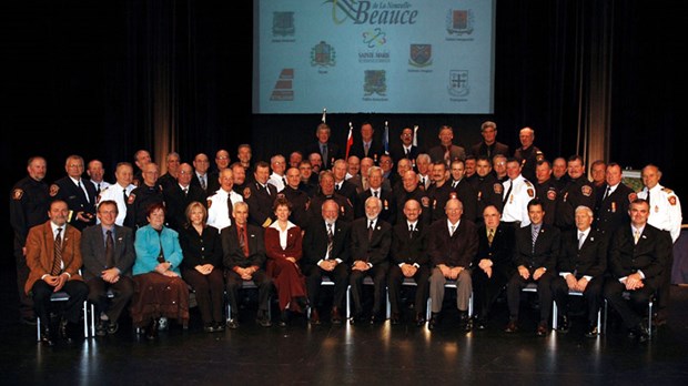 Le Lieutenant-gouverneur du Québec rend hommage à 47 pompiers de la Nouvelle-Beauce