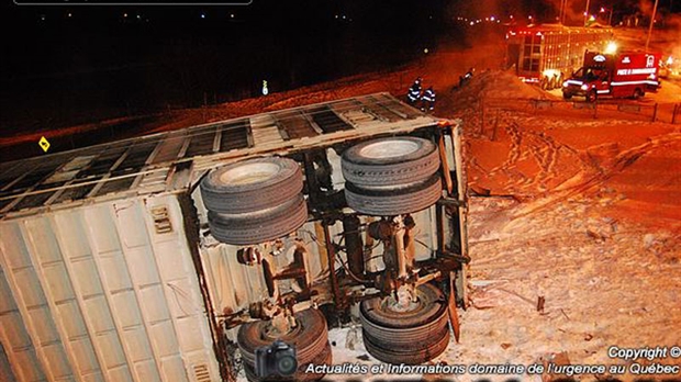 Un accident spectaculaire sur la route 112 à Vallée Jonction