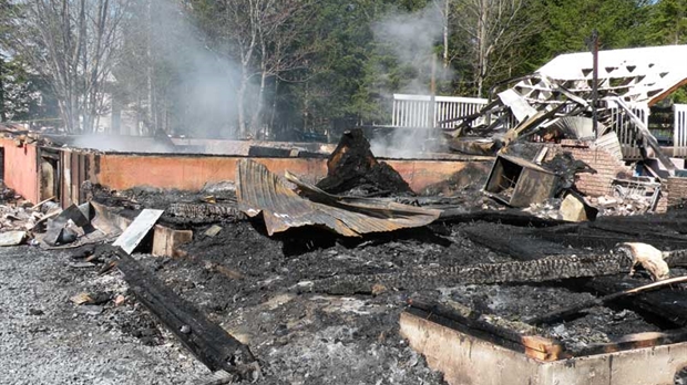 Une maison détruite par les flammes à Saint-Georges