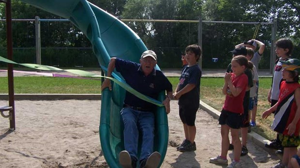 Nouvelle structure de jeux au parc de Saint-Joseph