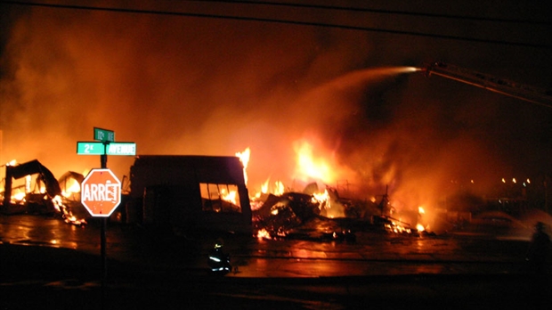 Violent incendie à Saint-Georges: La quincaillerie André Lessard détruite pour une deuxième fois