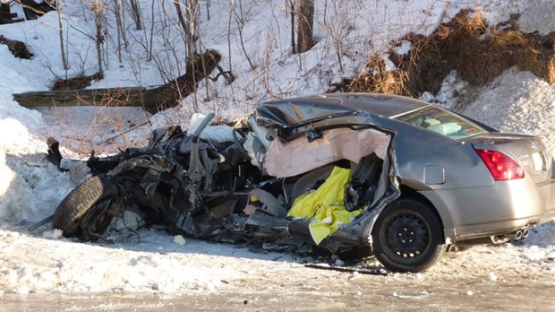 Collision frontale à Vallée-Jonction : La passagère rend l’âme