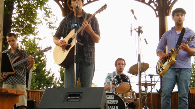 La troupe du Samy Joe Cowboys band performe à l'arboretum