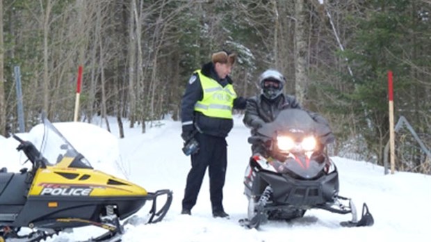 Des opérations policières dans les sentiers de motoneige à Sainte-Marie