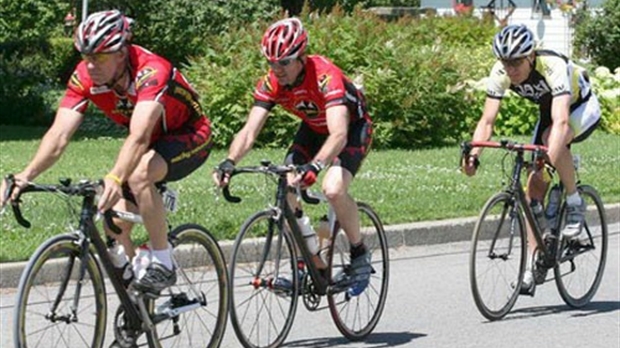 La prudence à vélo est de mise sur les sentiers et sur la route