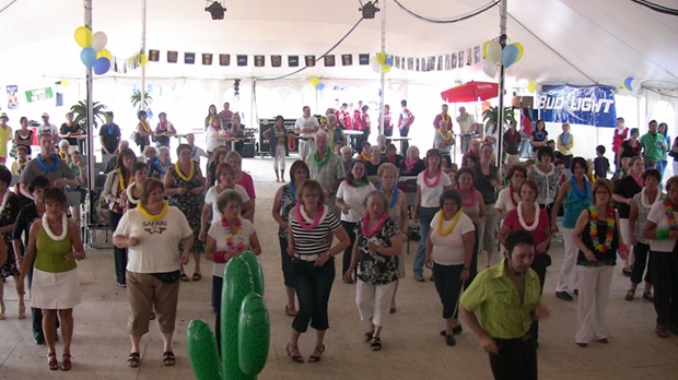 Danse synchronisée latine et hommage à CCR pour la Fête du peuple