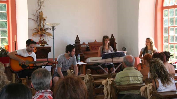 Un quatuor fait résonner l’Église de Cumberland dans toute sa vivacité