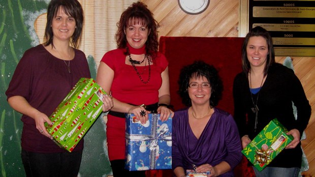 Les cœurs des enfants comblés par Un cadeau pour Noël