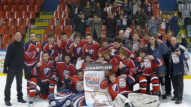 C'est la fin pour le 40e Tournoi de hockey bantam Dumoulin