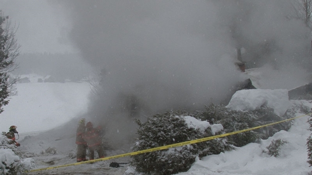 Un incendie détruit un chalet à Lac-Poulin