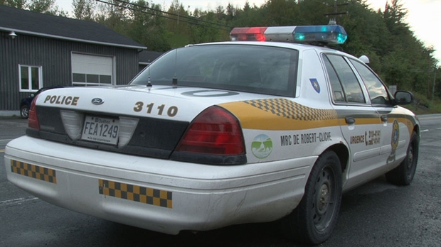 Un camion se renverse sur le pont à Beauceville