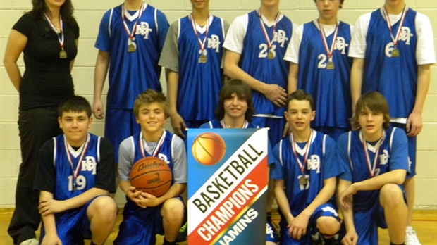 Basket-ball benjamin: L'École secondaire Notre-Dame-de-la-Trinité complète une saison parfaite