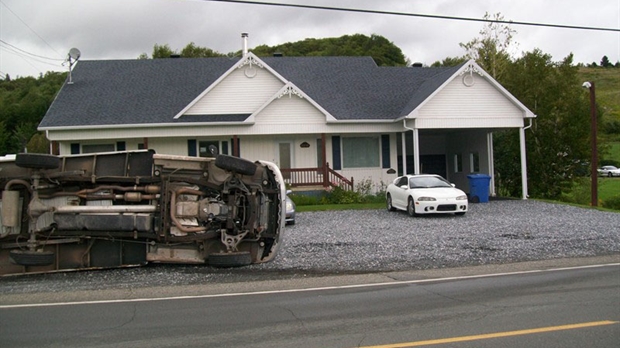 Un accident entre deux camions fait un blessé à Sainte-Marie