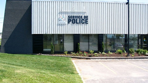 Un conducteur heurte une borne-fontaine et vols à Sainte-Marie et Beauceville