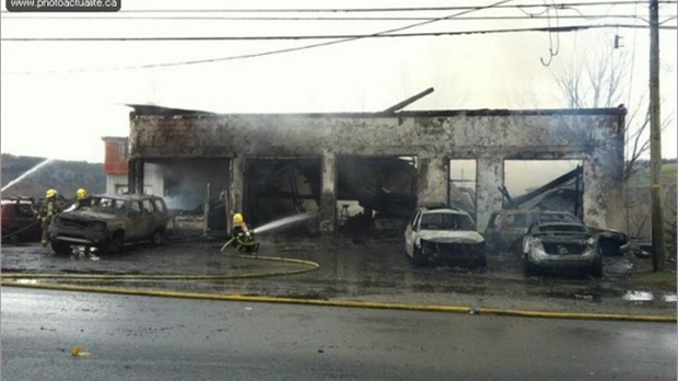 Un violent incendie détruit le garage Yvan Labbé à Vallée-Jonction