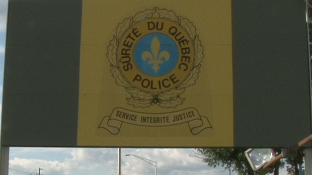 Un américain arrêté aux douanes et un jeune conducteur ivre se rend aux policiers