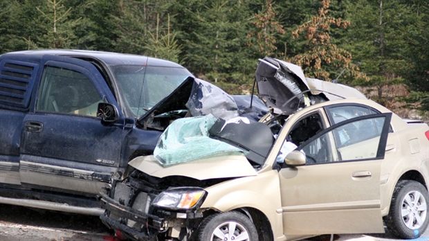 Une violente collision fait un mort à Saint-Honoré