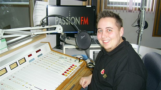 La station Passion-FM présente son nouvel animateur