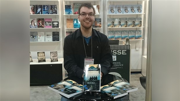 L’auteur Jean-Simon Dubois en séance d’autographe à Saint-Georges 