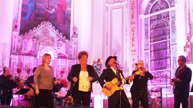 La famille Daraîche chante Noël à l’église de Saint-Frédéric