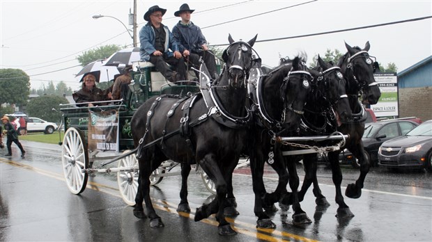 Une parade sous la pluie à Nashville en Beauce