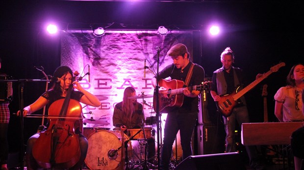 La formation « Bears of Legend » encorcèle Saint-Georges avec sa musique folk