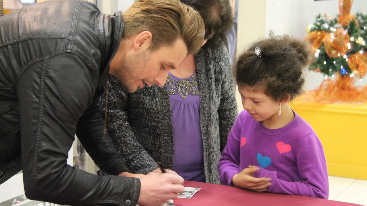 Robby Johnson fait de nombreux heureux lors de la séance d'autographes