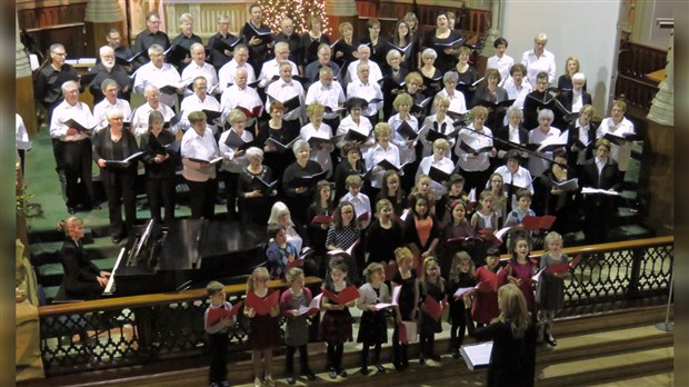 Plus de 500 personnes assistent au spectacle du 100e anniversaire de l'orgue Casavant