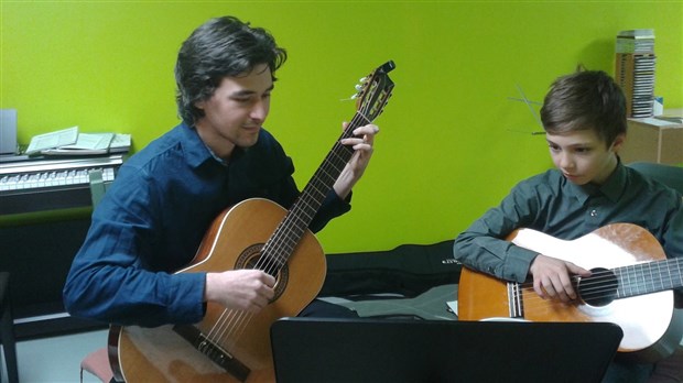 Frédéric Jacques transmet sa passion de la guitare classique