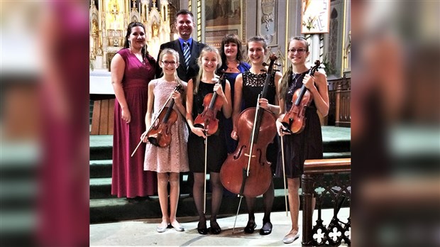 Les quatre soeurs Berthiaume enchantent le public à Sainte-Marie