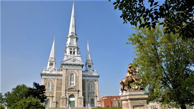 Normand DeLessard présente l'histoire de l'église de St-Georges Ouest