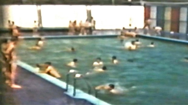 Normand DeLessard présente l'ouverture des piscines de St-Georges en 1959