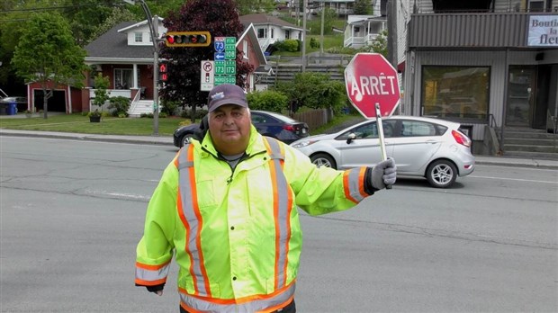 Normand DeLessard présente Martin Poulin, brigadier depuis 26 ans