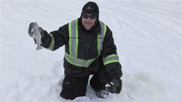 Normand DeLessard présente la pêche sous la glace de Saint-Zacharie en 2020