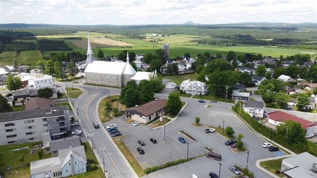 Normand DeLessard présente une vue aérienne de Saint-Ephrem