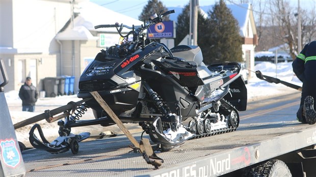 Un septuagénaire sérieusement blessé dans un accident de motoneige