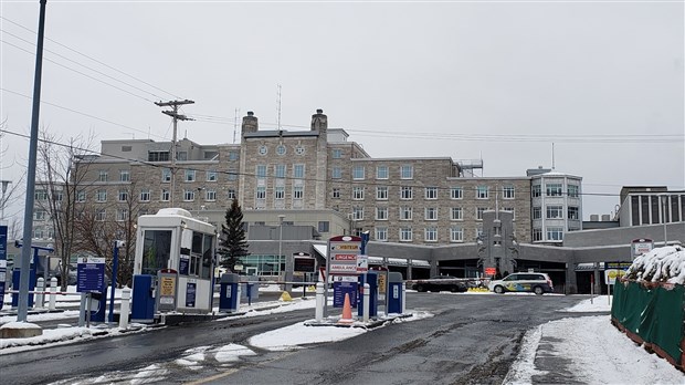 COVID-19: hospitalisations et décès en baisse au Québec