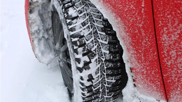 Toujours plus d'attente pour la pose des pneus d'hiver