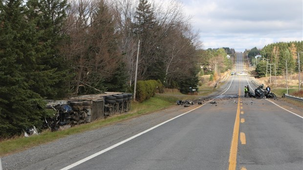 Une collision mortelle entre une voiture et un camion à Frontenac