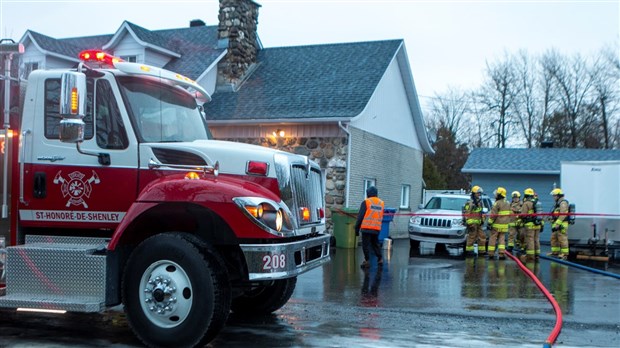 Vol, feu et accident en Haute-Beauce ce matin