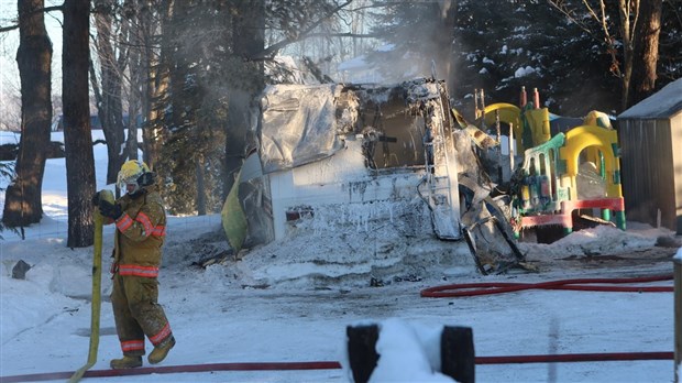 Une caravane incendiée à Saint-Benoit-Labre