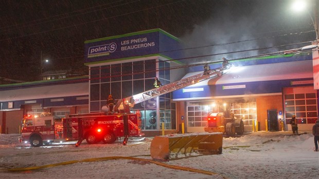 Important incendie chez Pneus Beaucerons à Beauceville