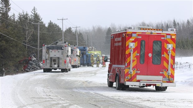 Un poids lourd fait une embardée sur la route 269