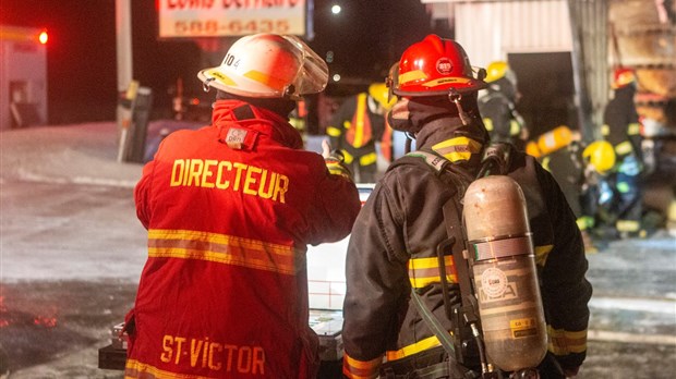 Incendie dans un garage commercial