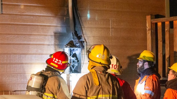 Explosions dans un compteur électrique résidentiel de Sainte-Marguerite