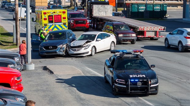 Collision sur le boulevard Dionne