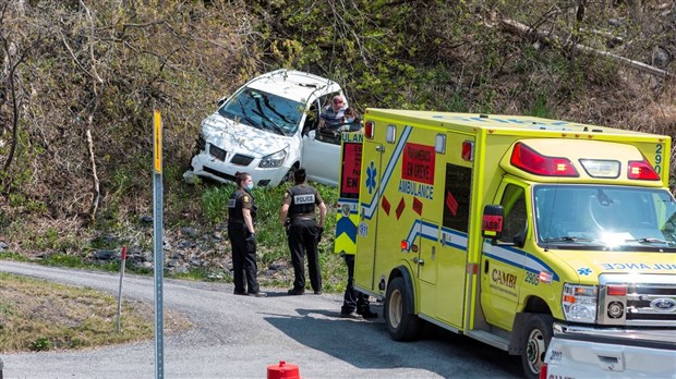 Une conductrice légèrement blessée après une descente en falaise