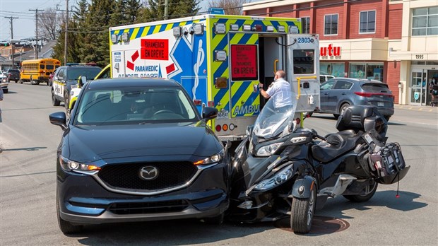 Accident sur le boulevard Dionne: un motocycliste blessé