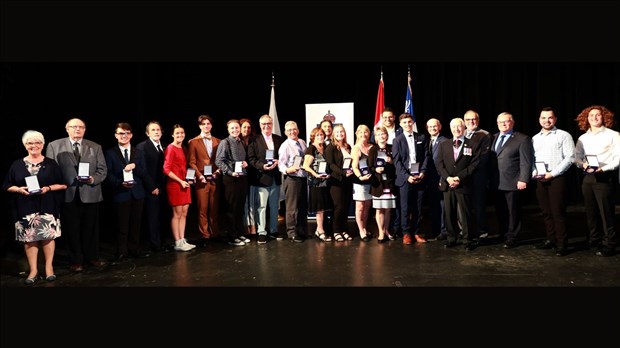 Le Lieutenant-gouverneur du Québec reconnaît 15 bénévoles de la région