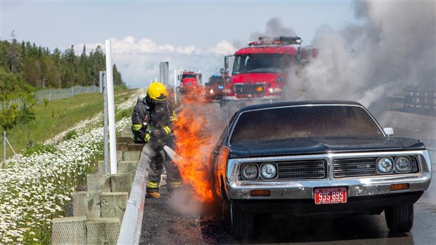 Feu de véhicule sur l'autoroute 73